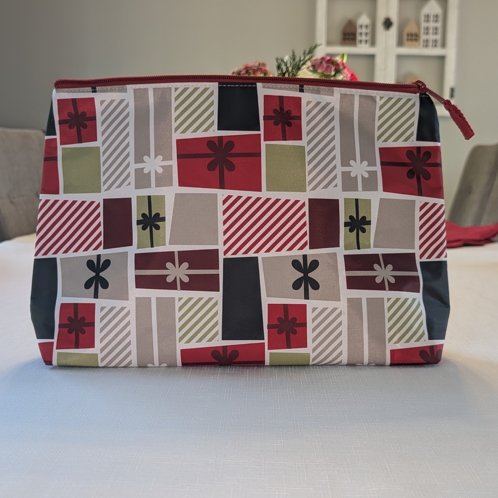 Thirty-One Gifts for All Christmas Thermal Pouch Lunch Bag 13"